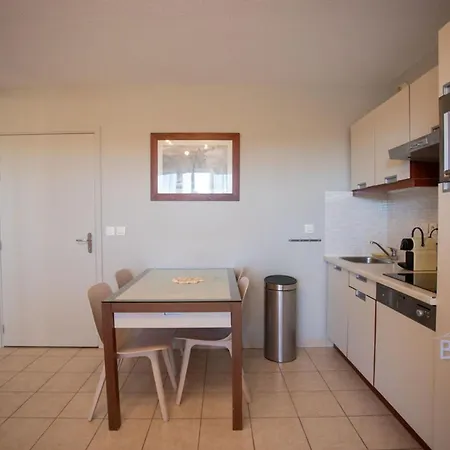 Magnificent One-bedroom With Views Near The Sea And Golf 아파트 망들리유 라 나플