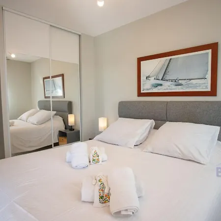 Magnificent One-bedroom With Views Near The Sea And Golf 아파트 *