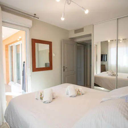 아파트 Magnificent One-bedroom With Views Near The Sea And Golf 망들리유 라 나플