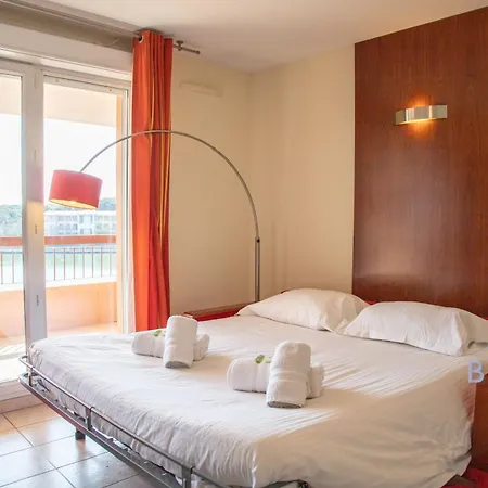 Magnificent One-bedroom With Views Near The Sea And Golf *